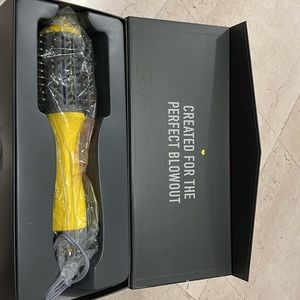 Drybar Single Shor round brush  blow dryer